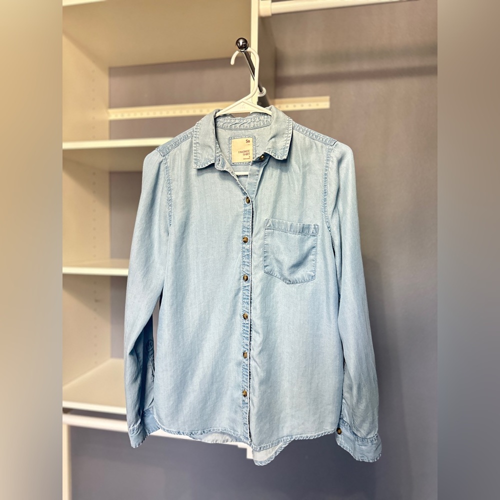 Juniors’ SO  Favorite Shirt Chambray Button Down Shirt - size S